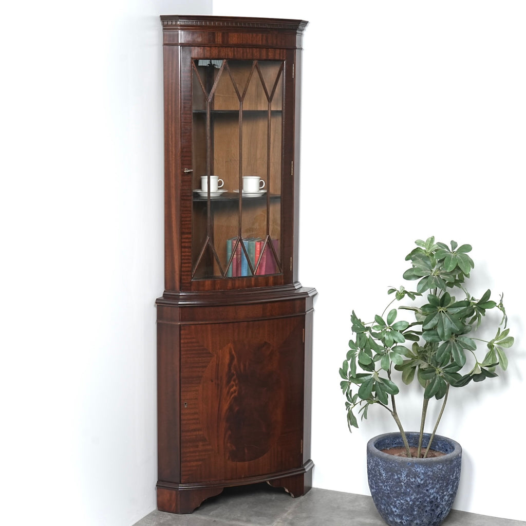 英国クラシック ヴィンテージ コーナーキャビネット