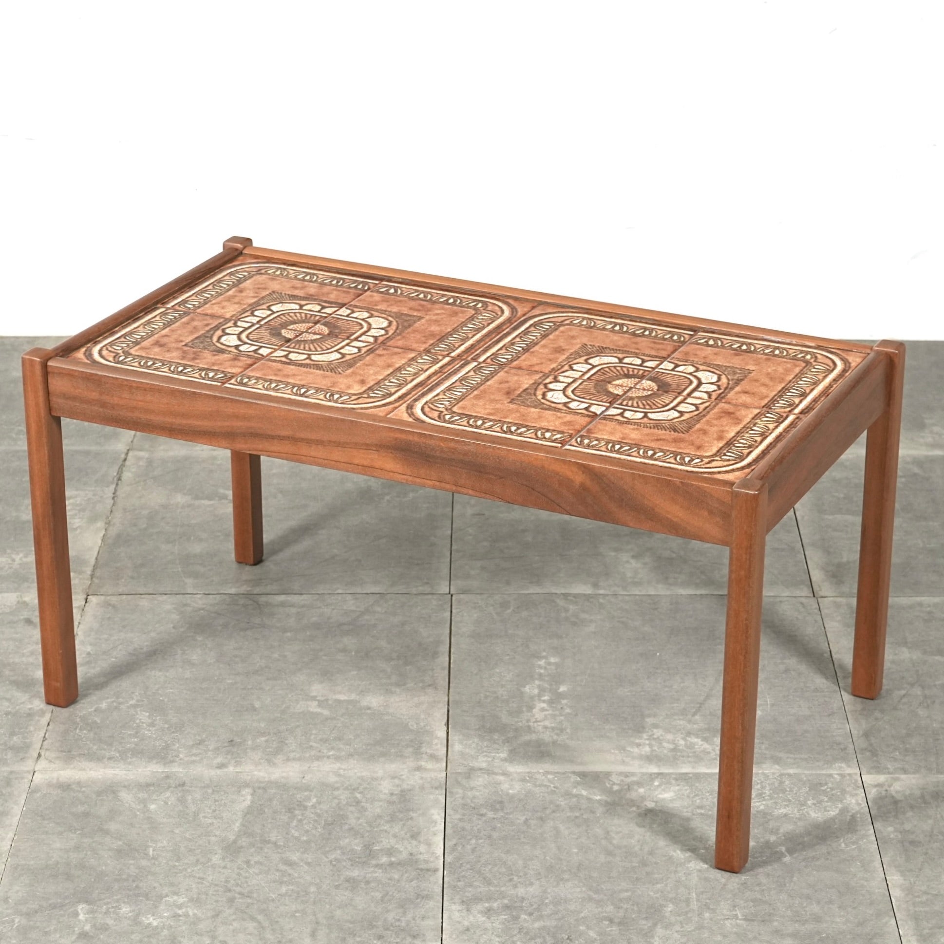 LOW TABLE & NEST TABLE – TIME HYPE