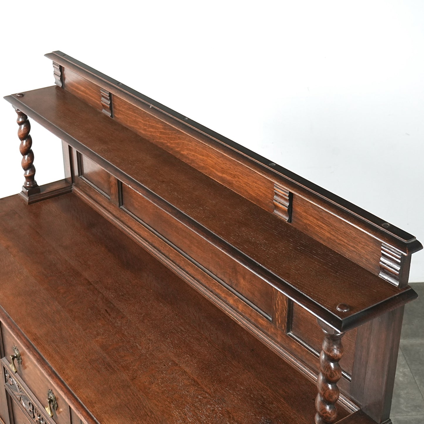 英国アンティーク サイドボード