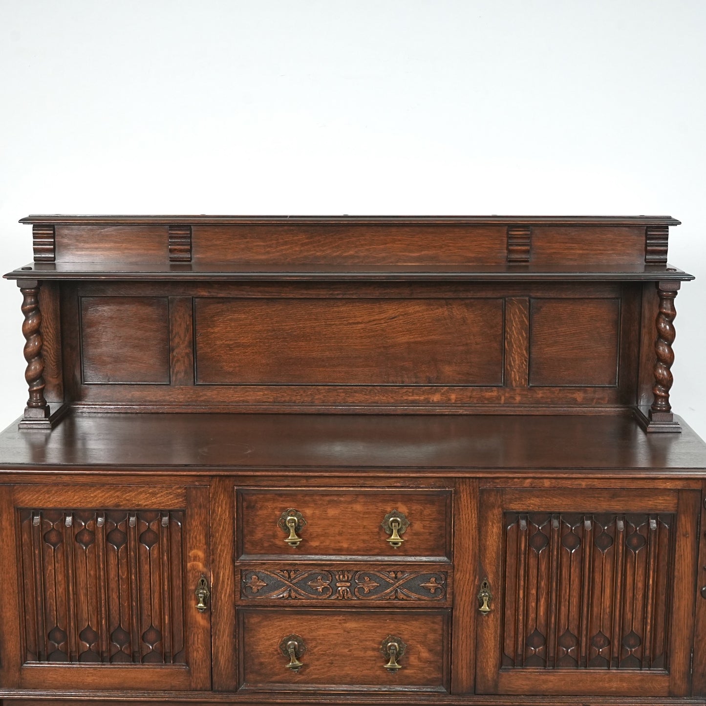 英国アンティーク サイドボード