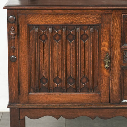 英国アンティーク サイドボード