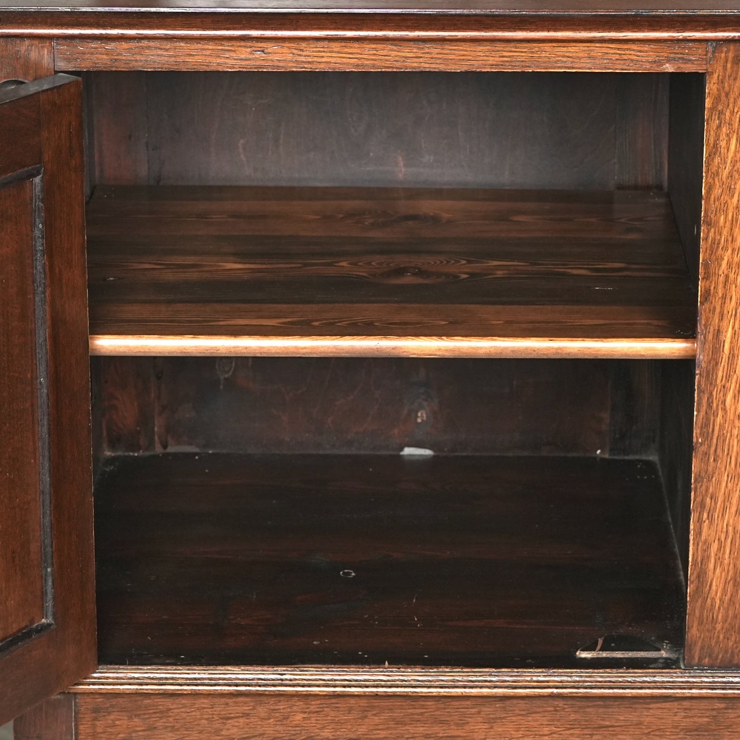 英国アンティーク サイドボード