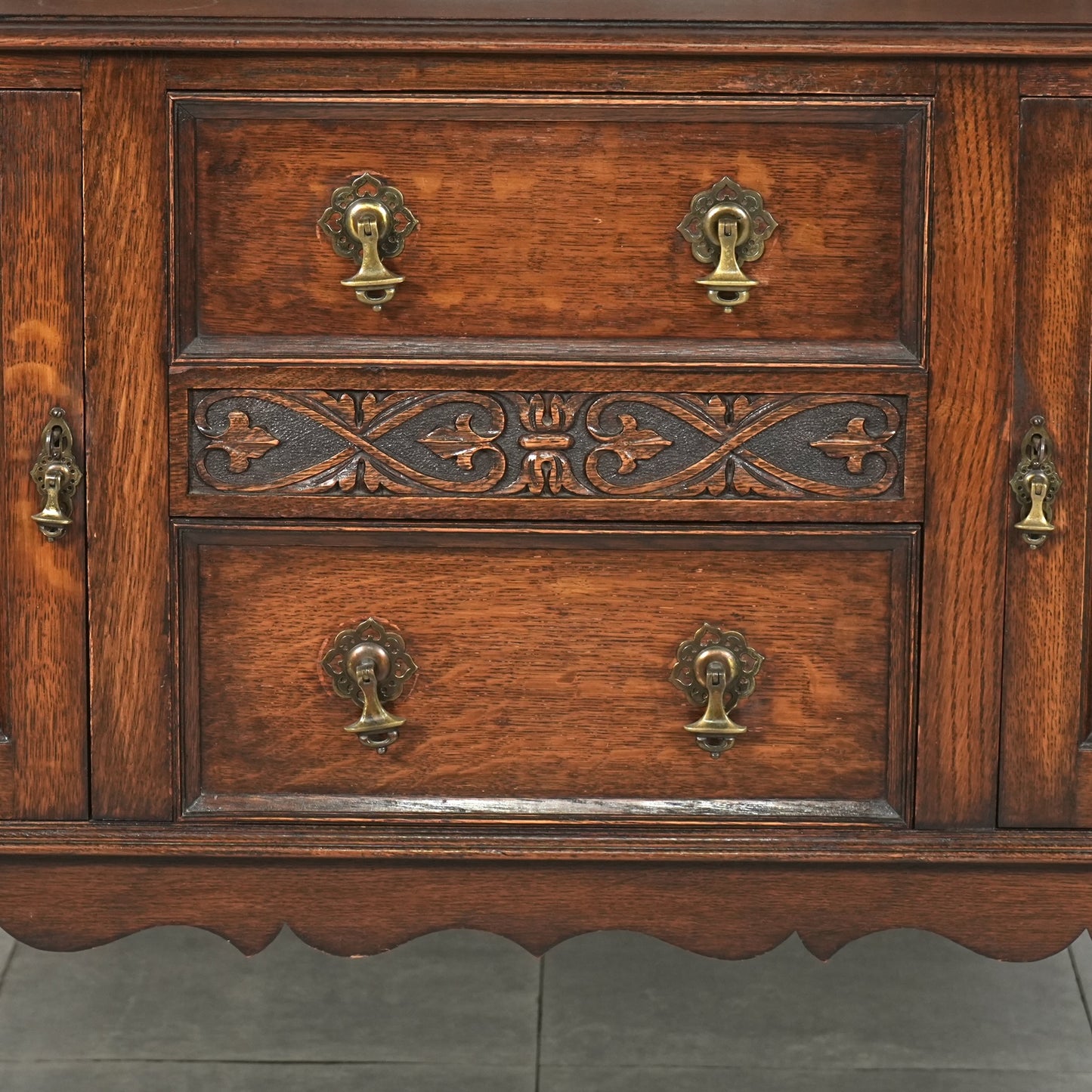 英国アンティーク サイドボード