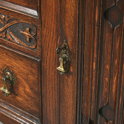 英国アンティーク サイドボード