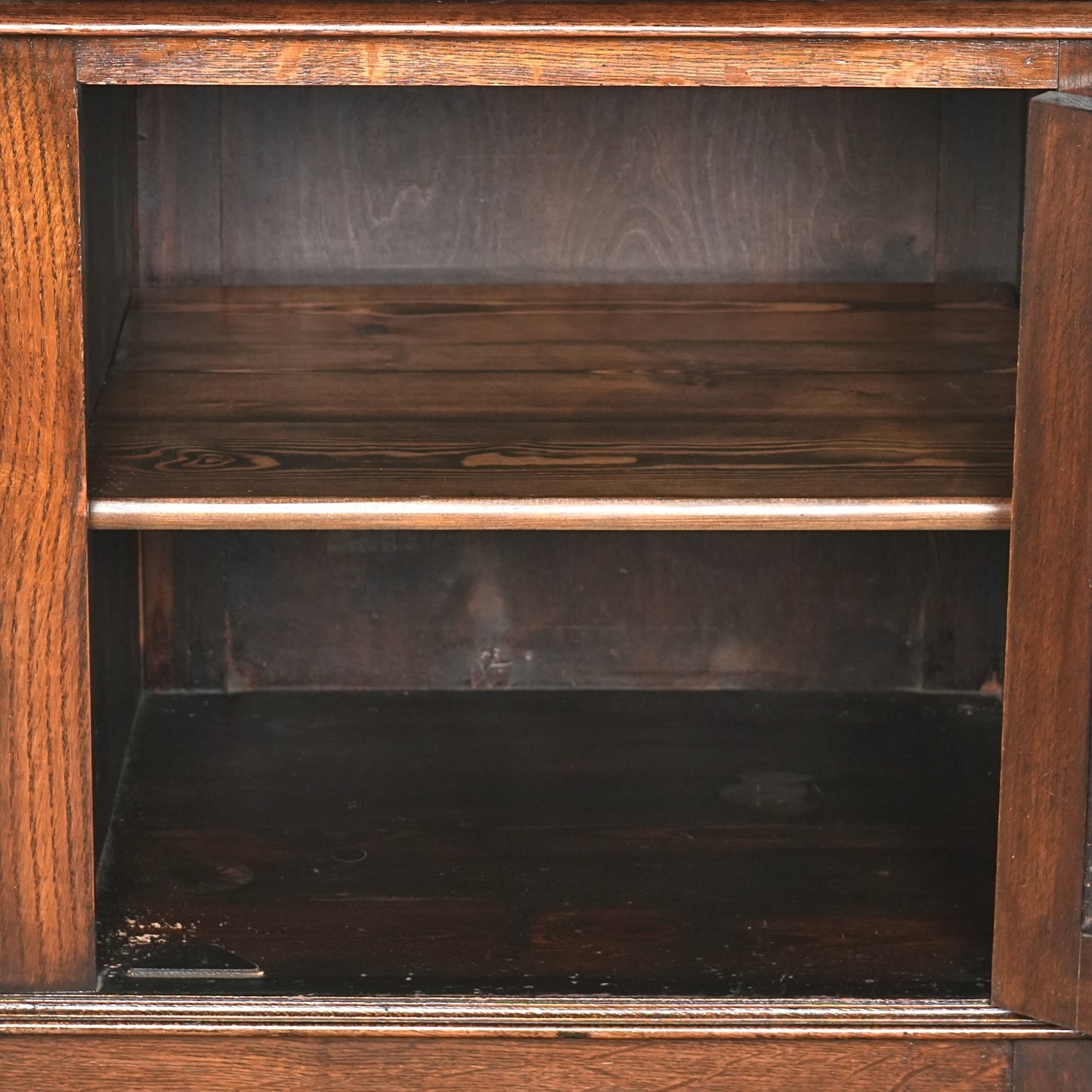 英国アンティーク サイドボード