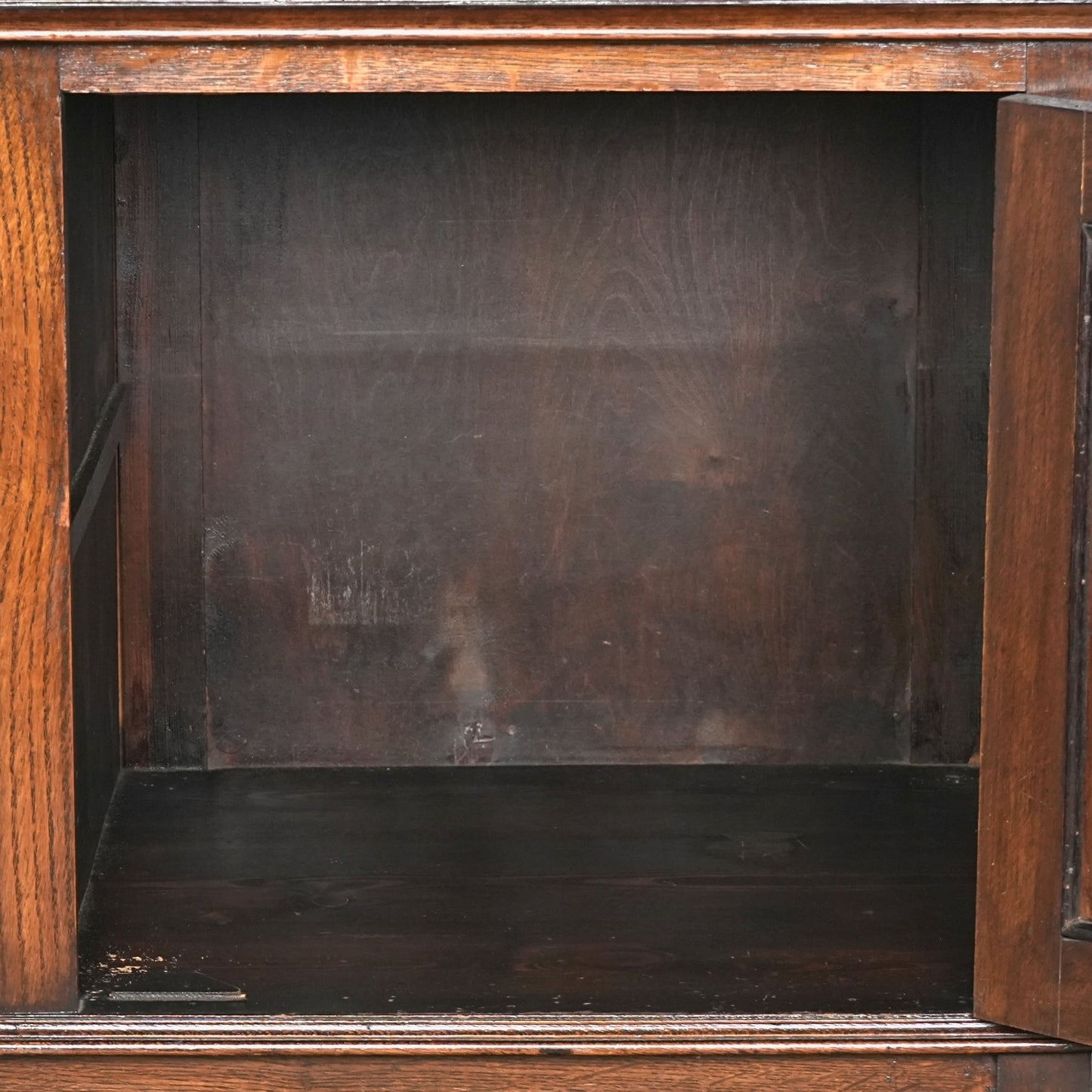 英国アンティーク サイドボード