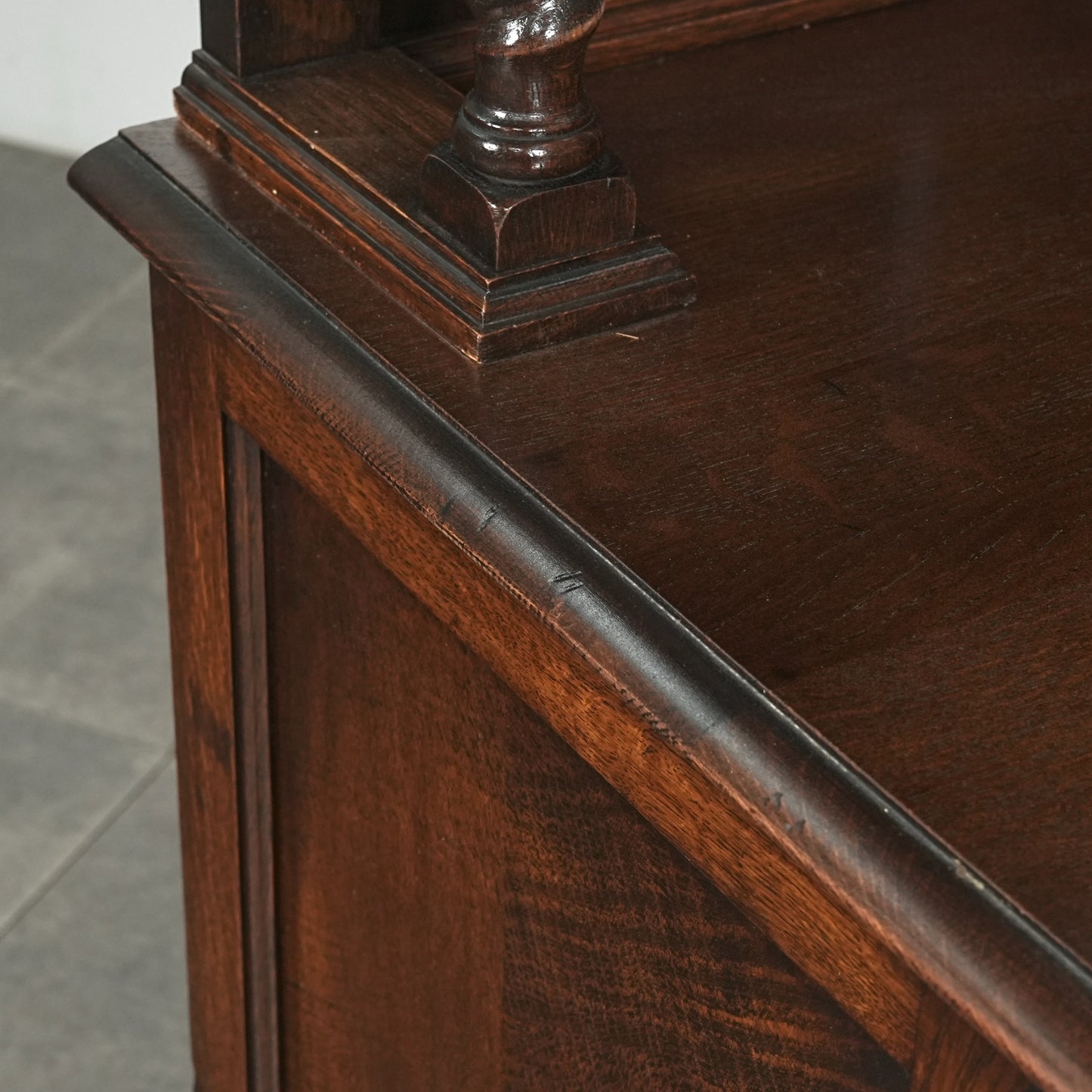 英国アンティーク サイドボード