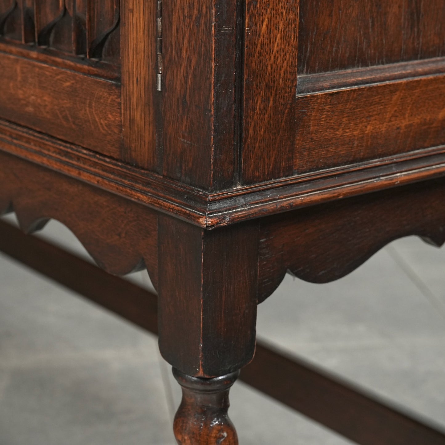 英国アンティーク サイドボード