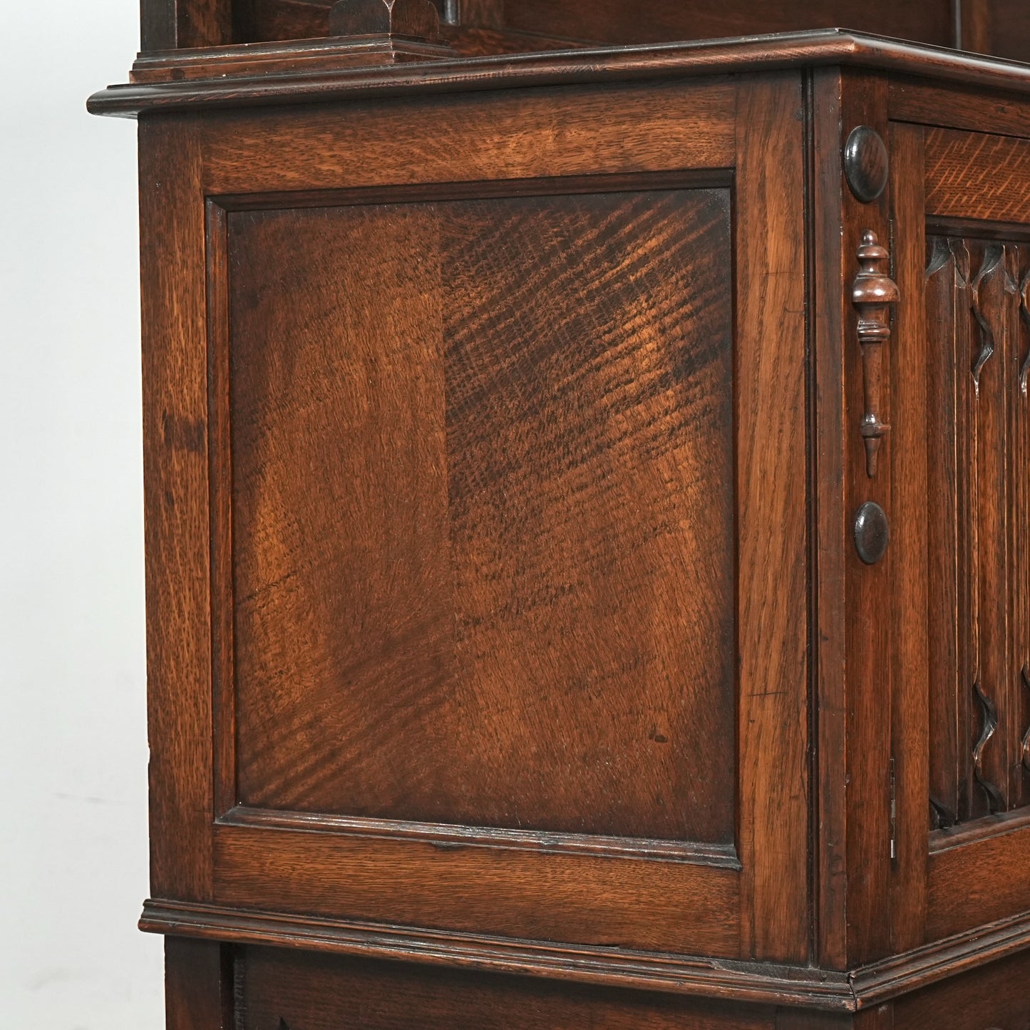 英国アンティーク サイドボード