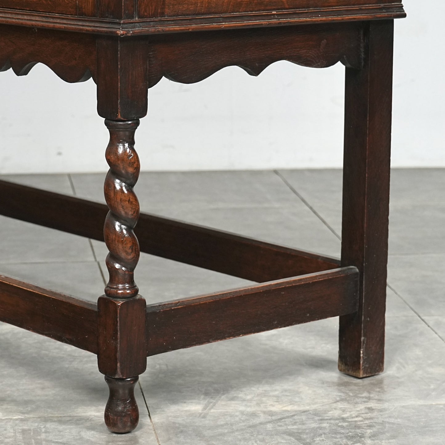 英国アンティーク サイドボード