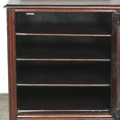 英国アンティーク ガラスキャビネット