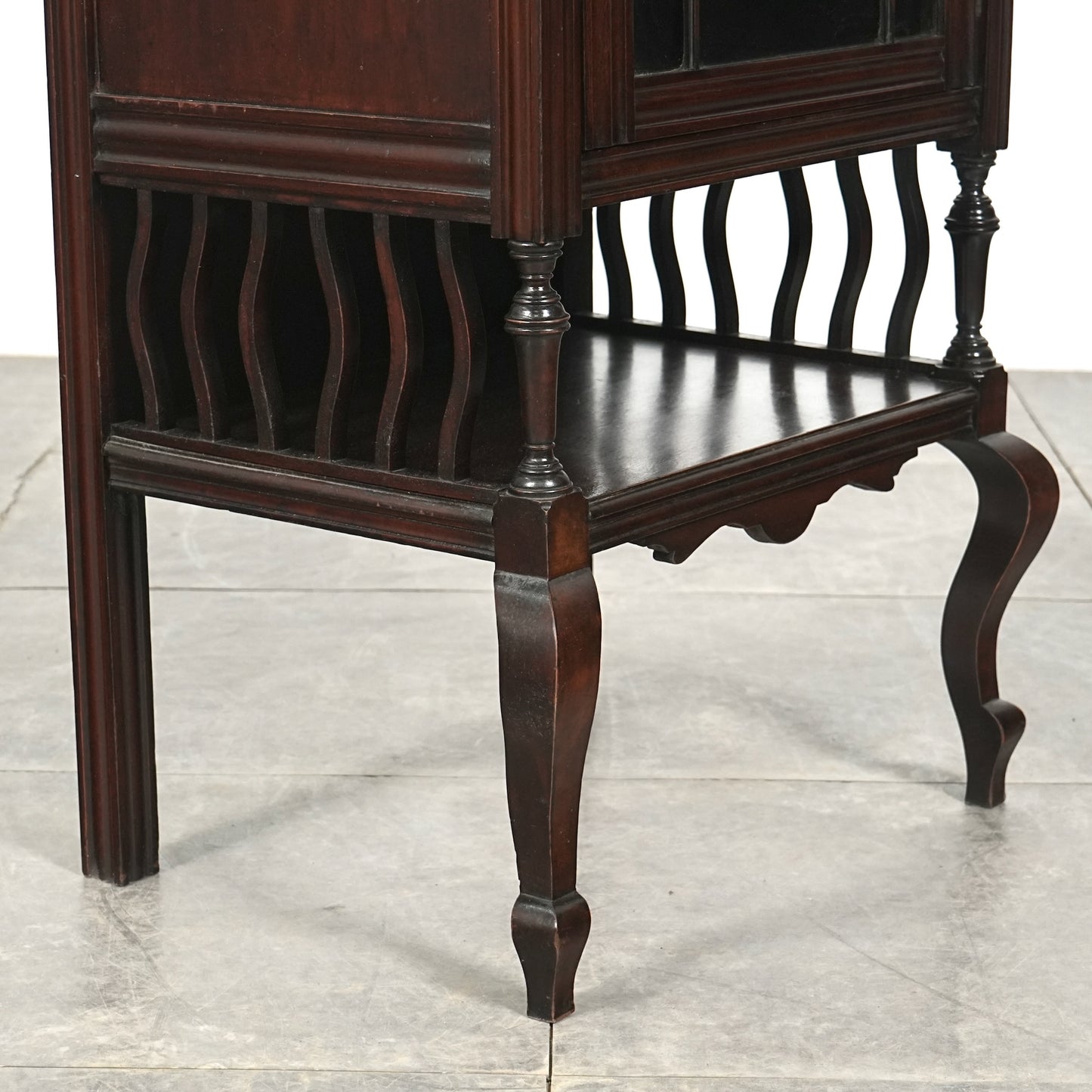 英国アンティーク ガラスキャビネット