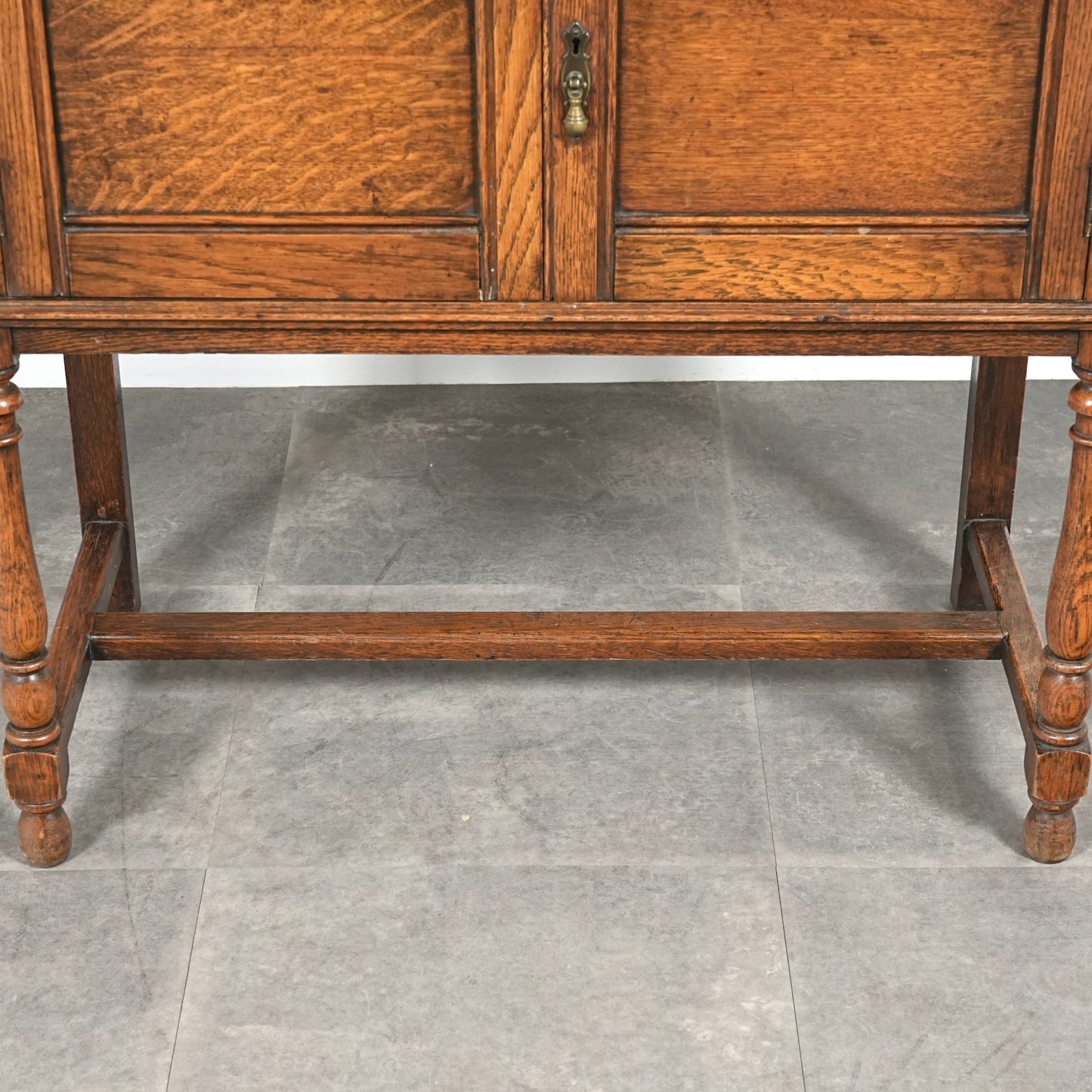 英国アンティーク キャビネット