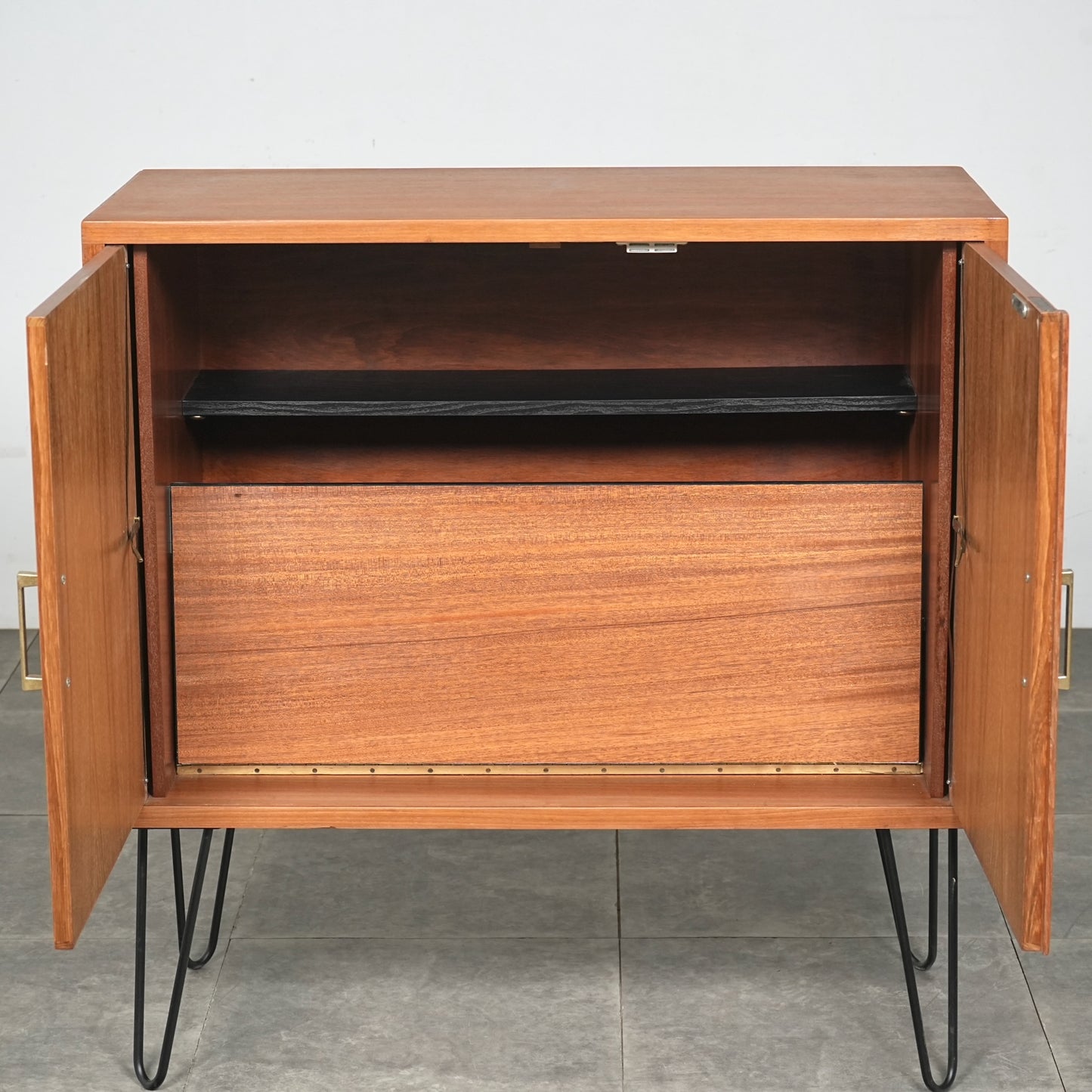 イギリスヴィンテージ キャビネット(ヘアピンカスタム)