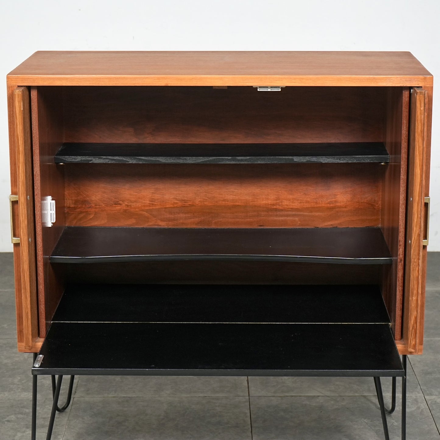 イギリスヴィンテージ キャビネット(ヘアピンカスタム)