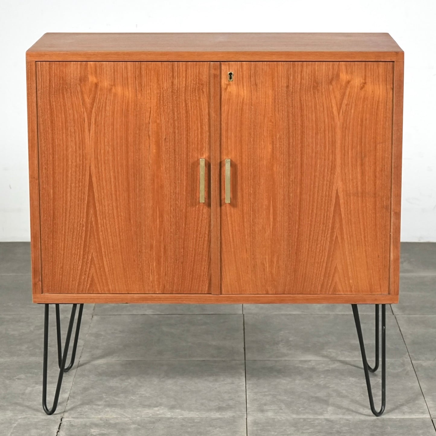 イギリスヴィンテージ キャビネット(ヘアピンカスタム)