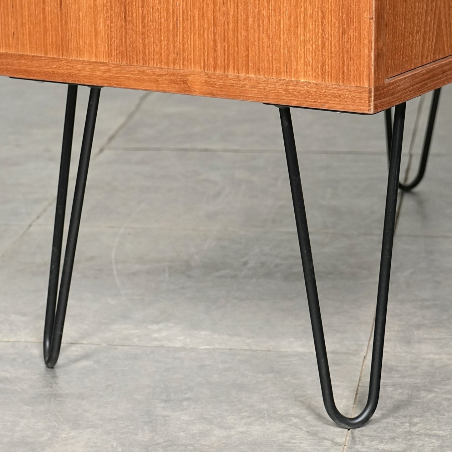 イギリスヴィンテージ キャビネット(ヘアピンカスタム)