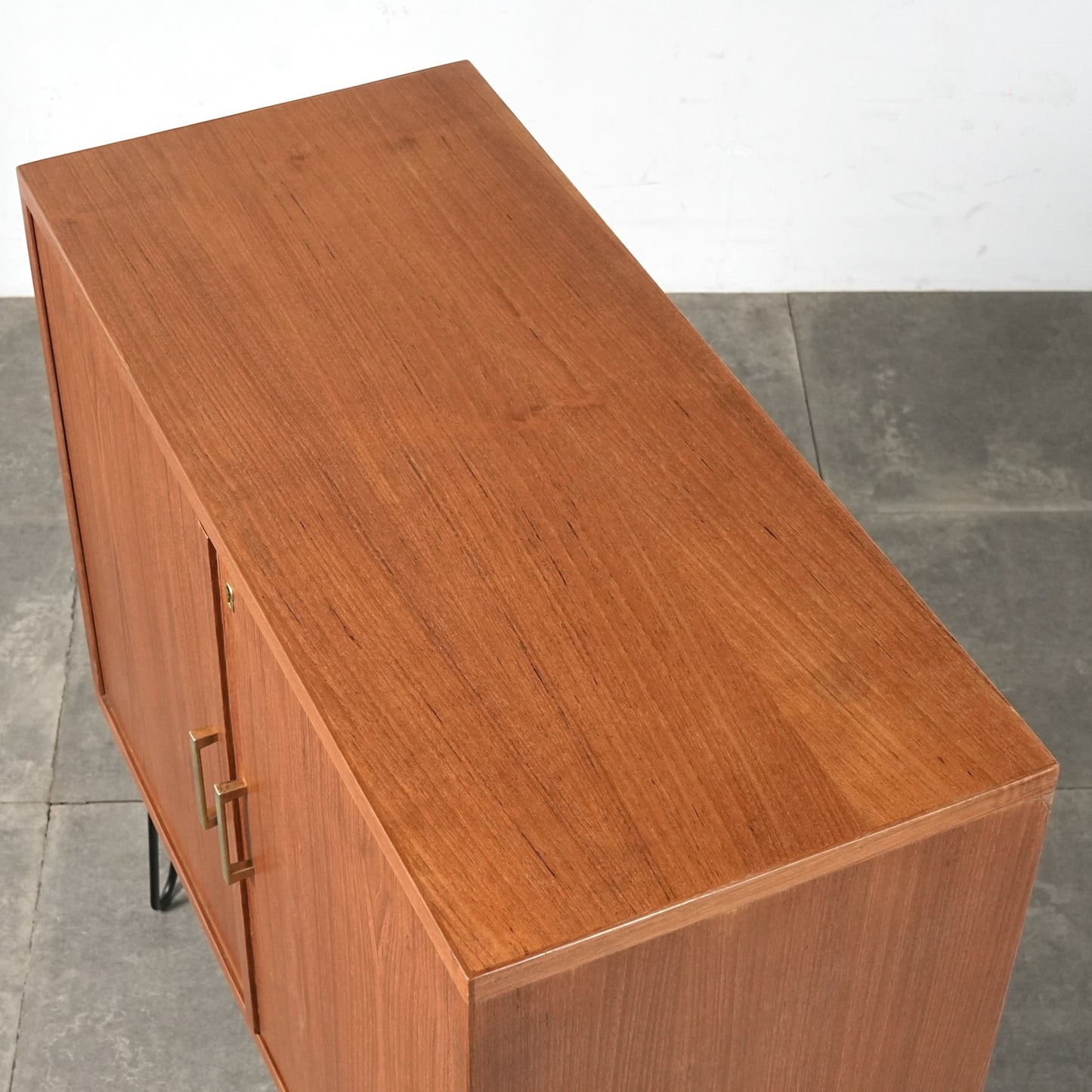 イギリスヴィンテージ キャビネット(ヘアピンカスタム)