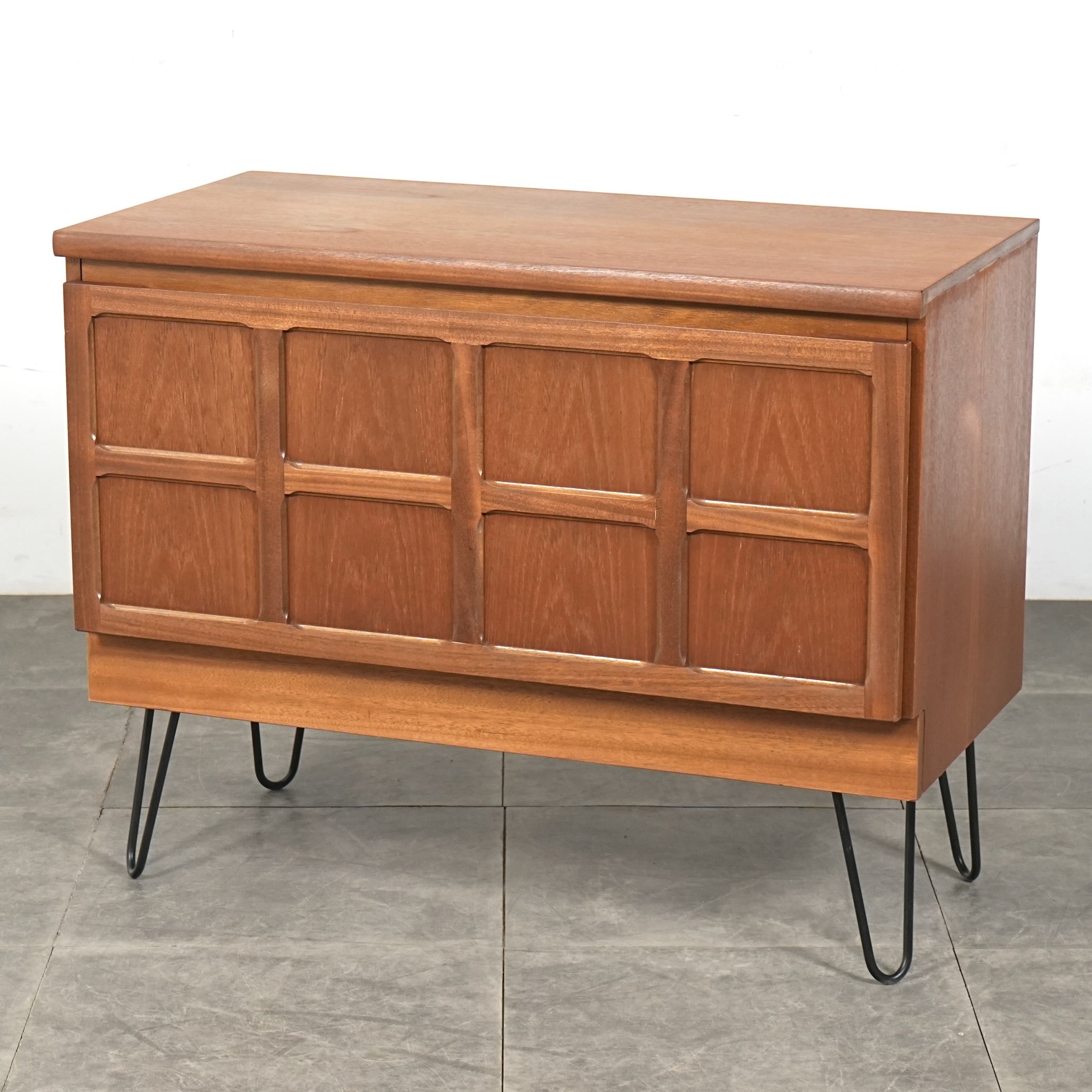 CABINET & SIDEBOARD – TIME HYPE