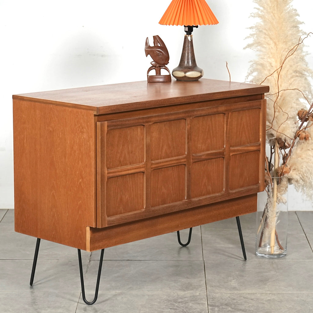 【NATHAN】ヴィンテージ キャビネット(ヘアピンカスタム)