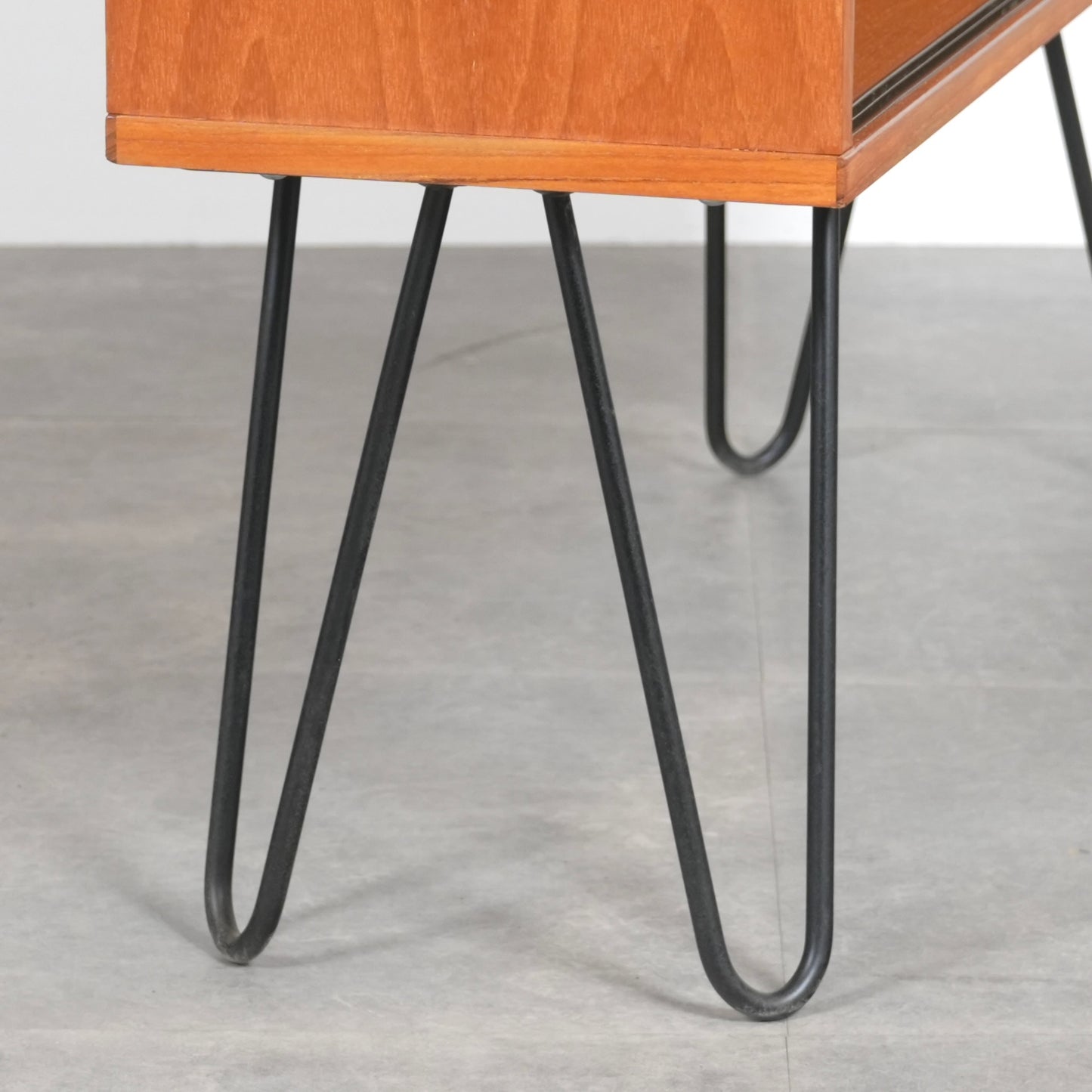 イギリスヴィンテージ ガラスキャビネット (ヘアピンカスタム)