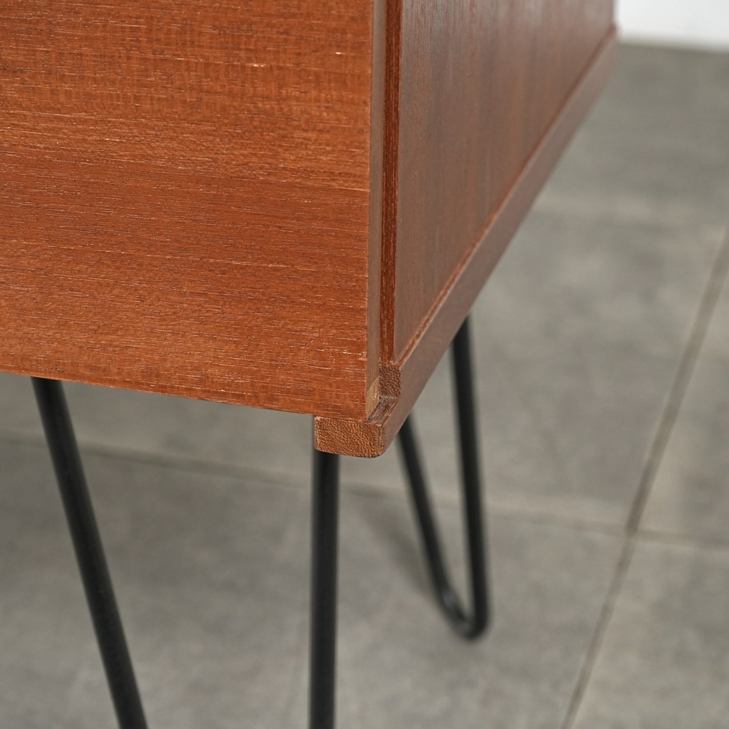 イギリスヴィンテージ キャビネット(ヘアピンカスタム)