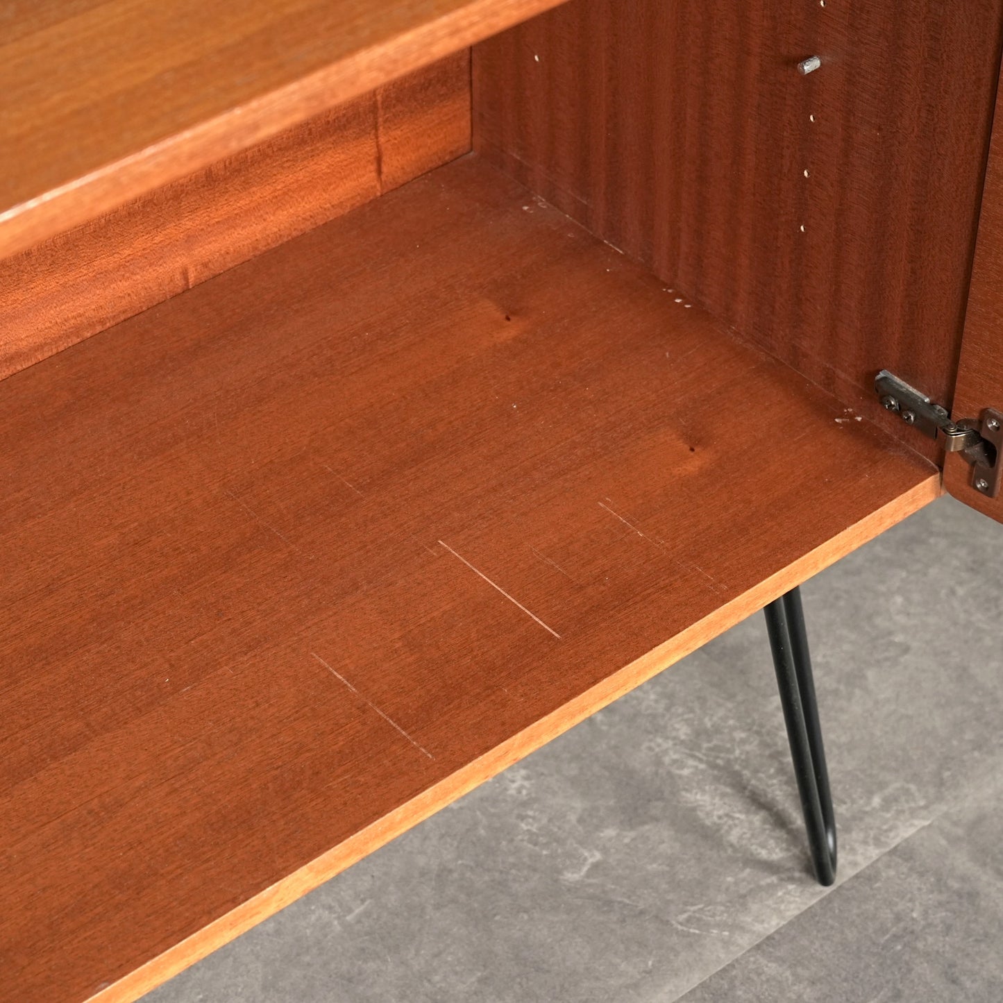 イギリスヴィンテージ キャビネット(ヘアピンカスタム)