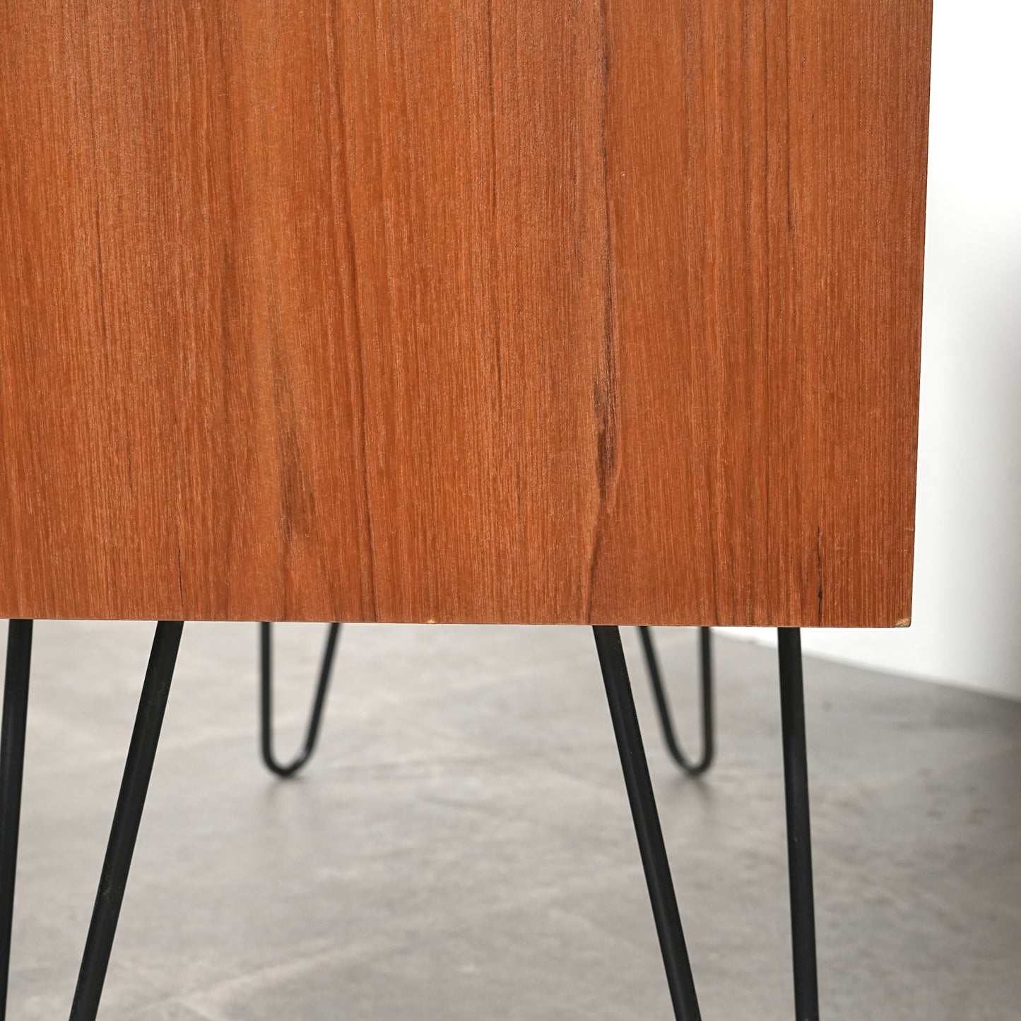 イギリスヴィンテージ キャビネット(ヘアピンカスタム)