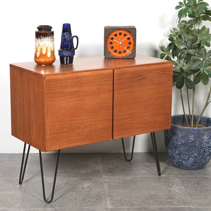 イギリスヴィンテージ キャビネット(ヘアピンカスタム)