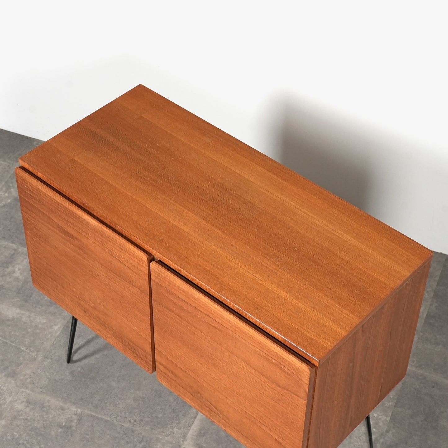 イギリスヴィンテージ キャビネット(ヘアピンカスタム)