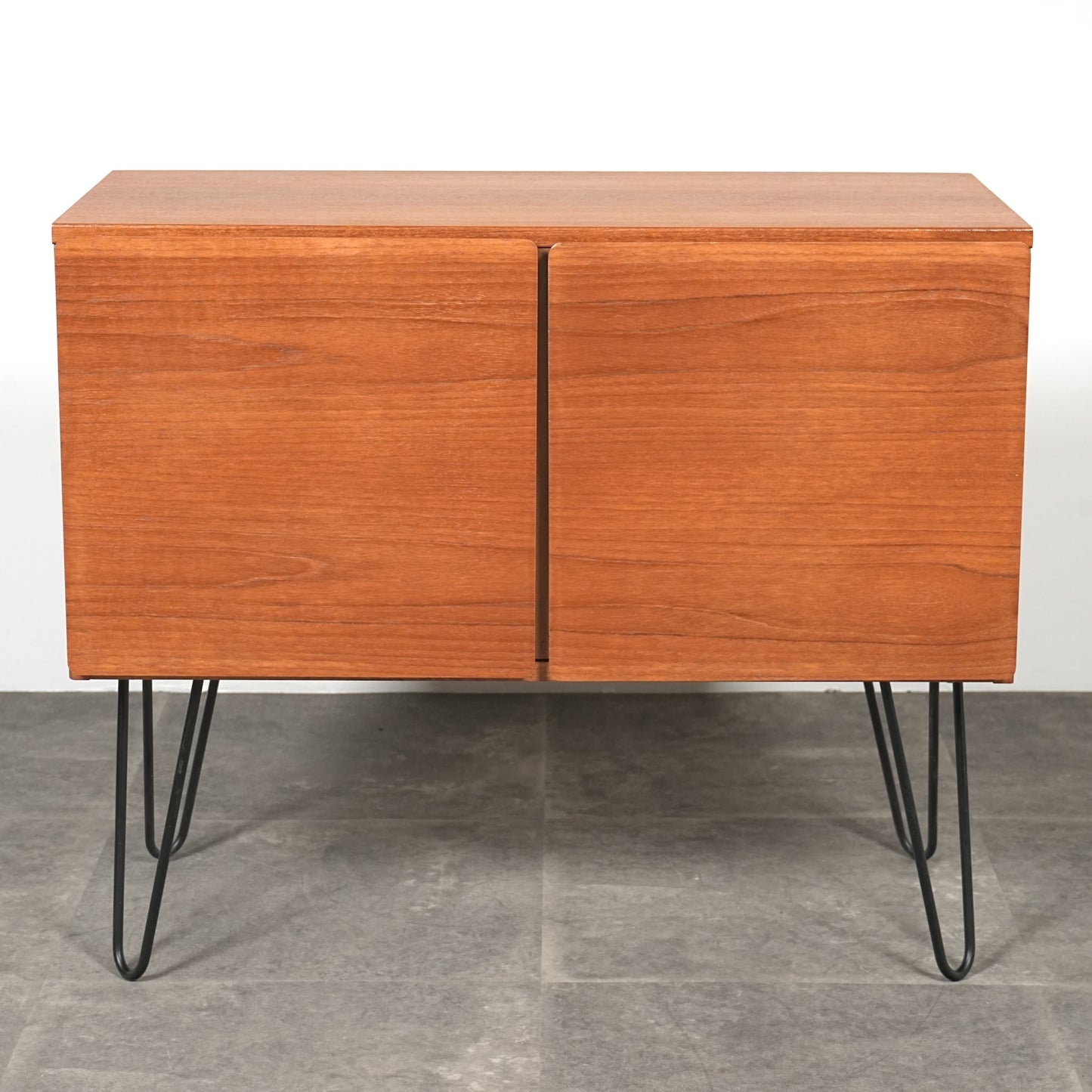 イギリスヴィンテージ キャビネット(ヘアピンカスタム)