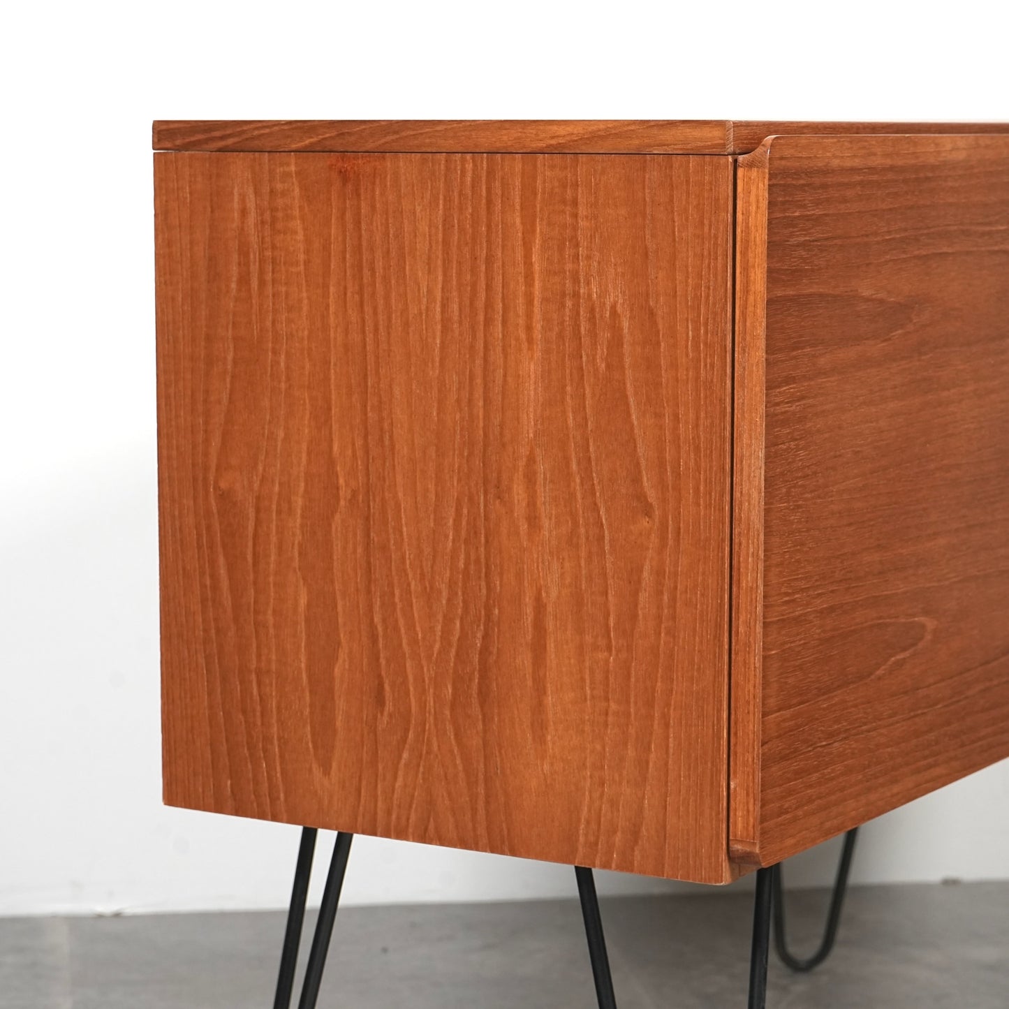 イギリスヴィンテージ キャビネット(ヘアピンカスタム)