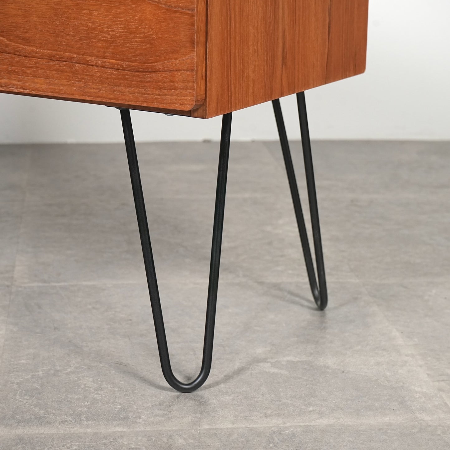 イギリスヴィンテージ キャビネット(ヘアピンカスタム)