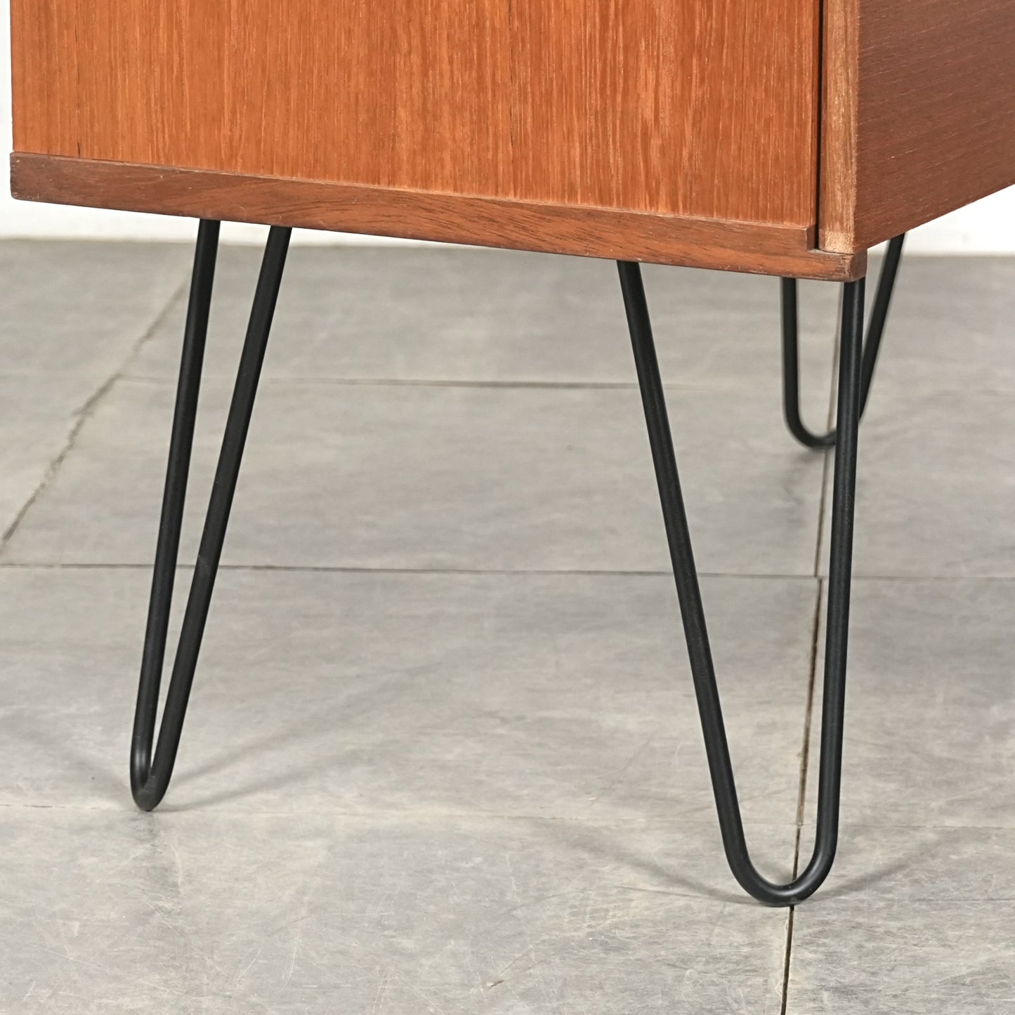 イギリスヴィンテージ キャビネット(ヘアピンカスタム)