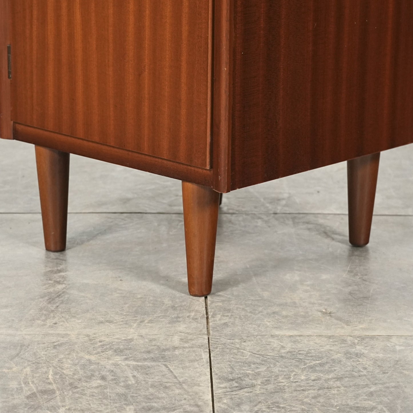 【Harris Lebus】ヴィンテージ サイドキャビネット