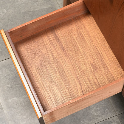 イギリスヴィンテージ キャビネット