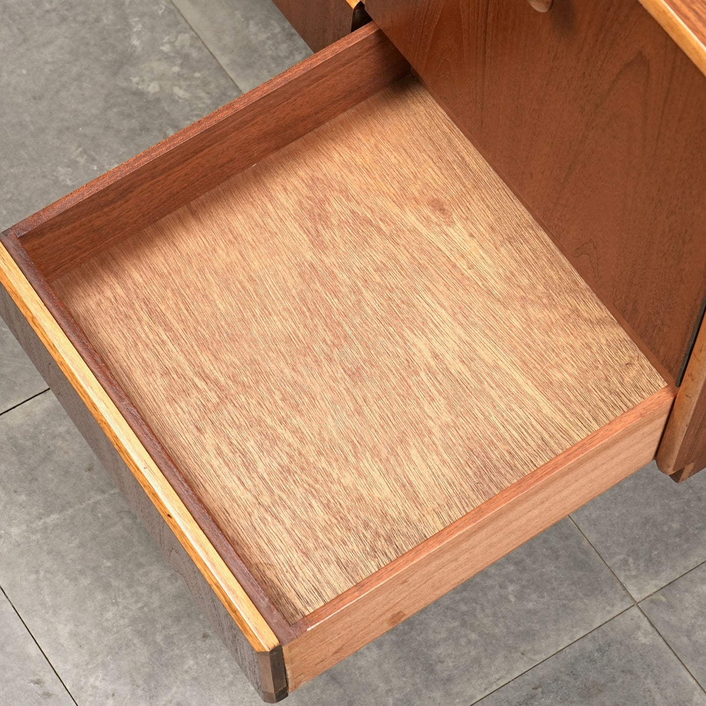 イギリスヴィンテージ キャビネット