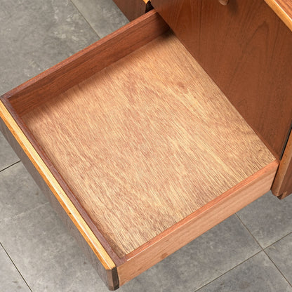 イギリスヴィンテージ キャビネット