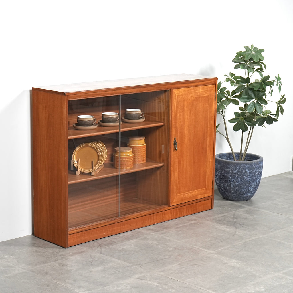 【LEGATE FURNITURE】ヴィンテージ ガラスキャビネット