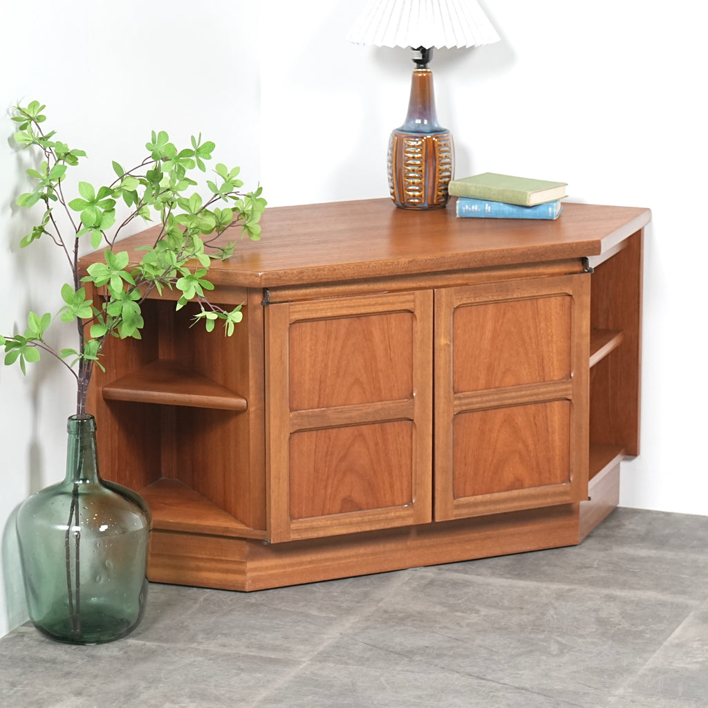 【NATHAN】ヴィンテージ コーナーキャビネット