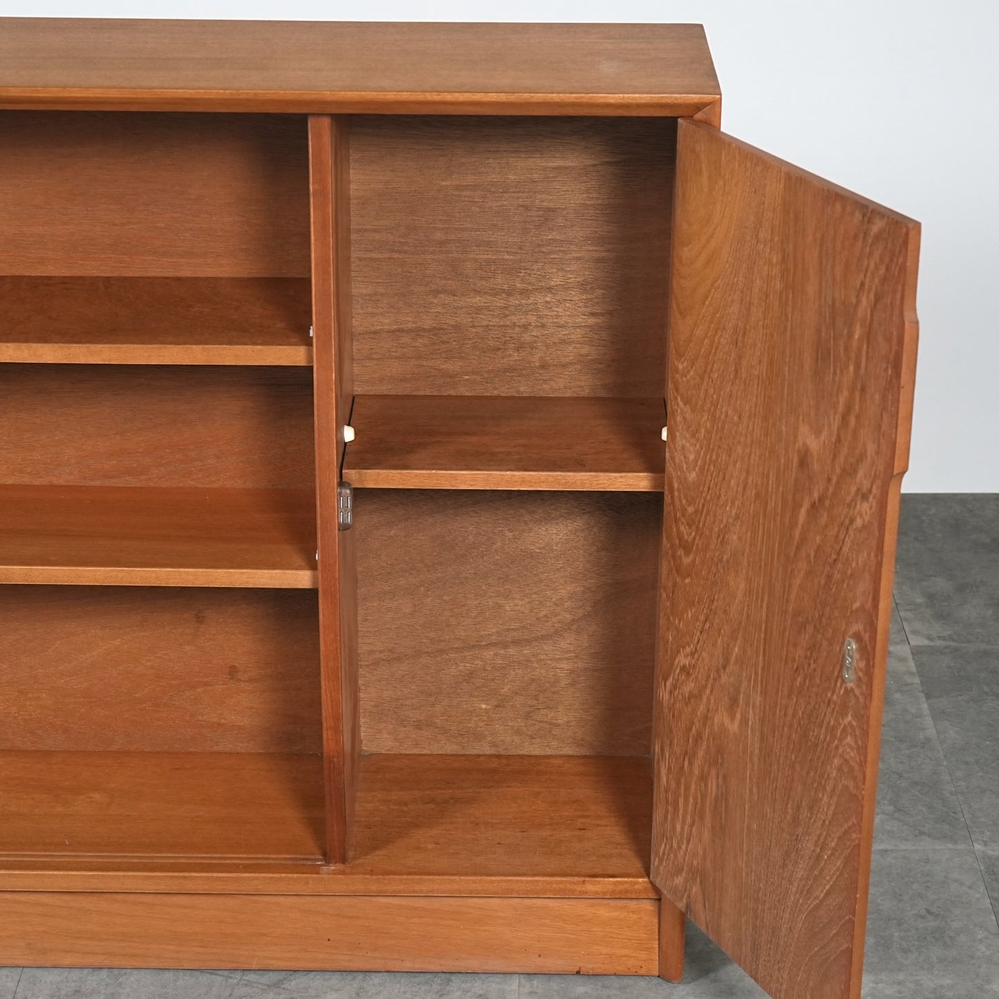 【Herbert E Gibbs】ヴィンテージ ガラスキャビネット