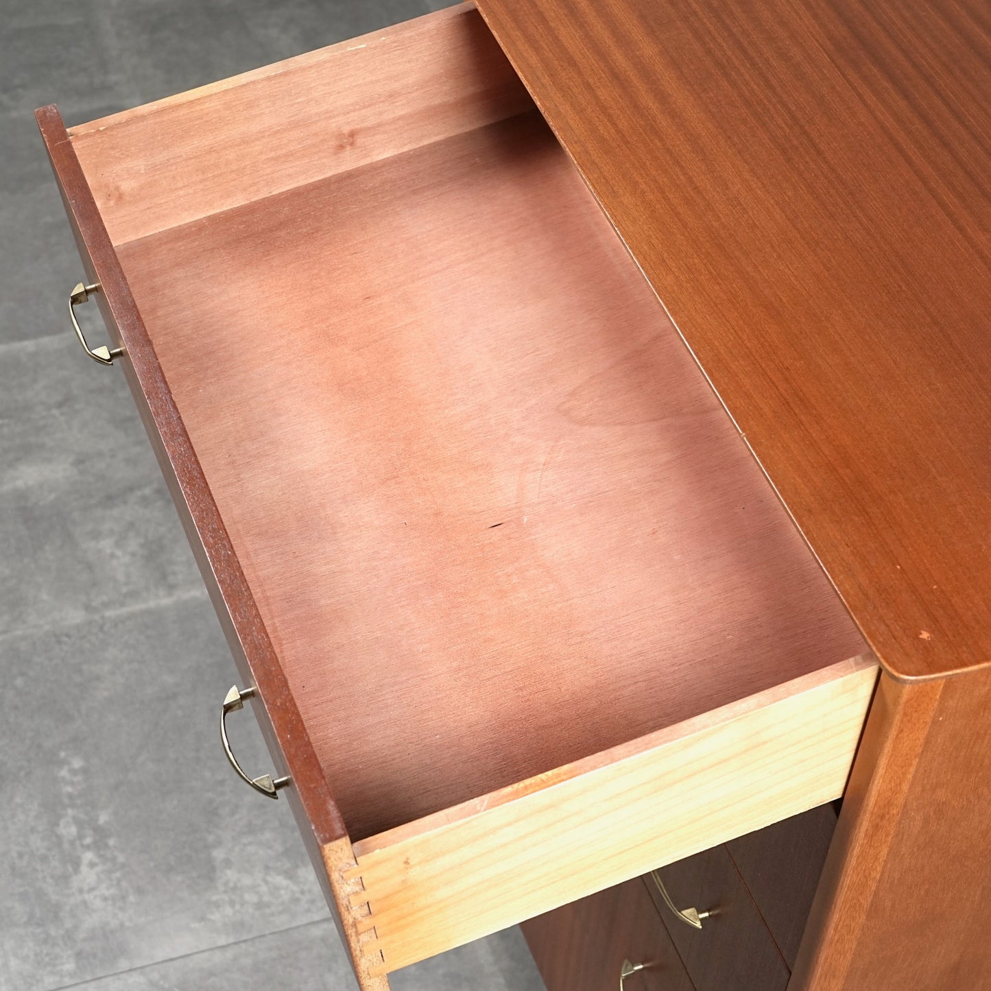 イギリスヴィンテージ ハイチェスト