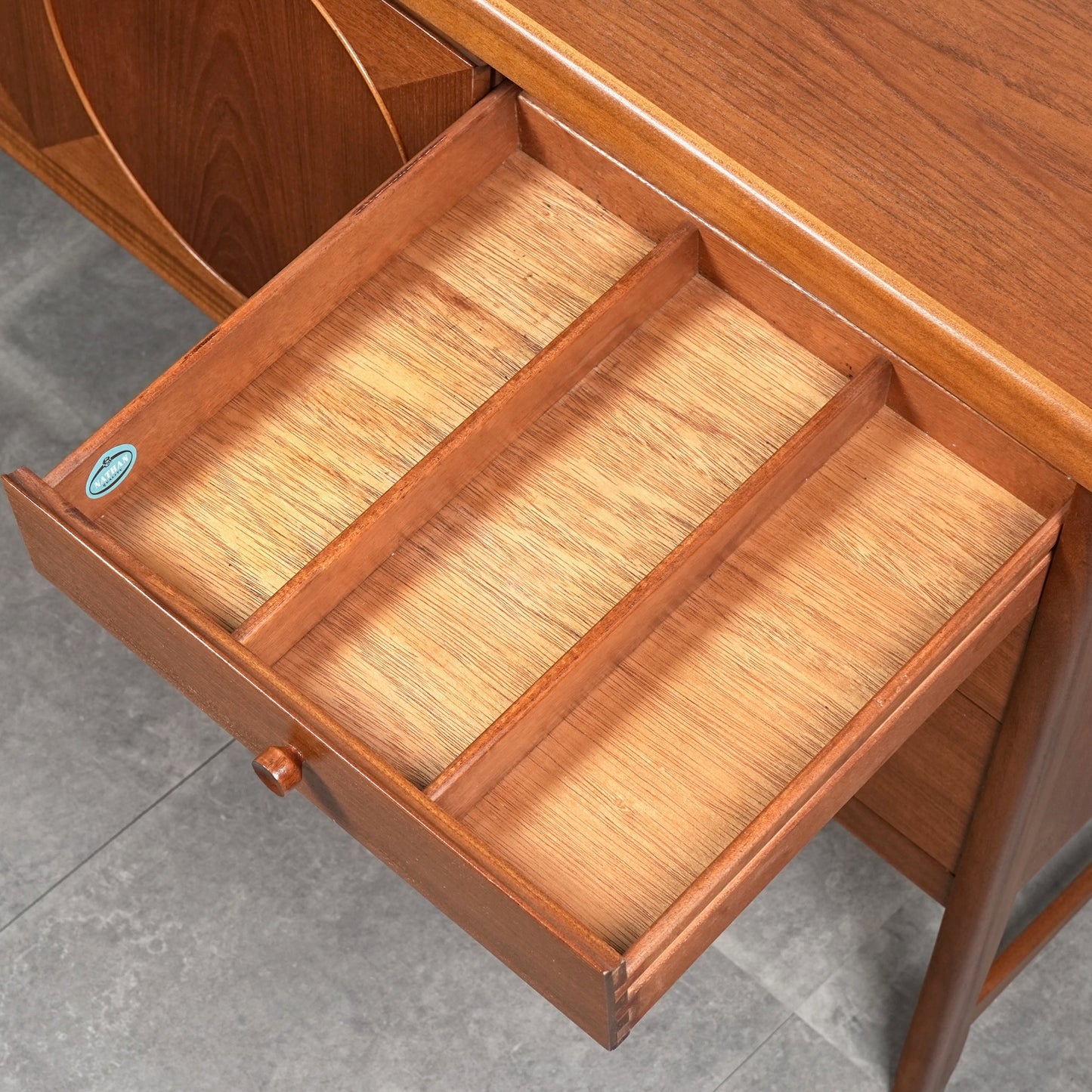 【NATHAN】ヴィンテージ サークルサイドボード