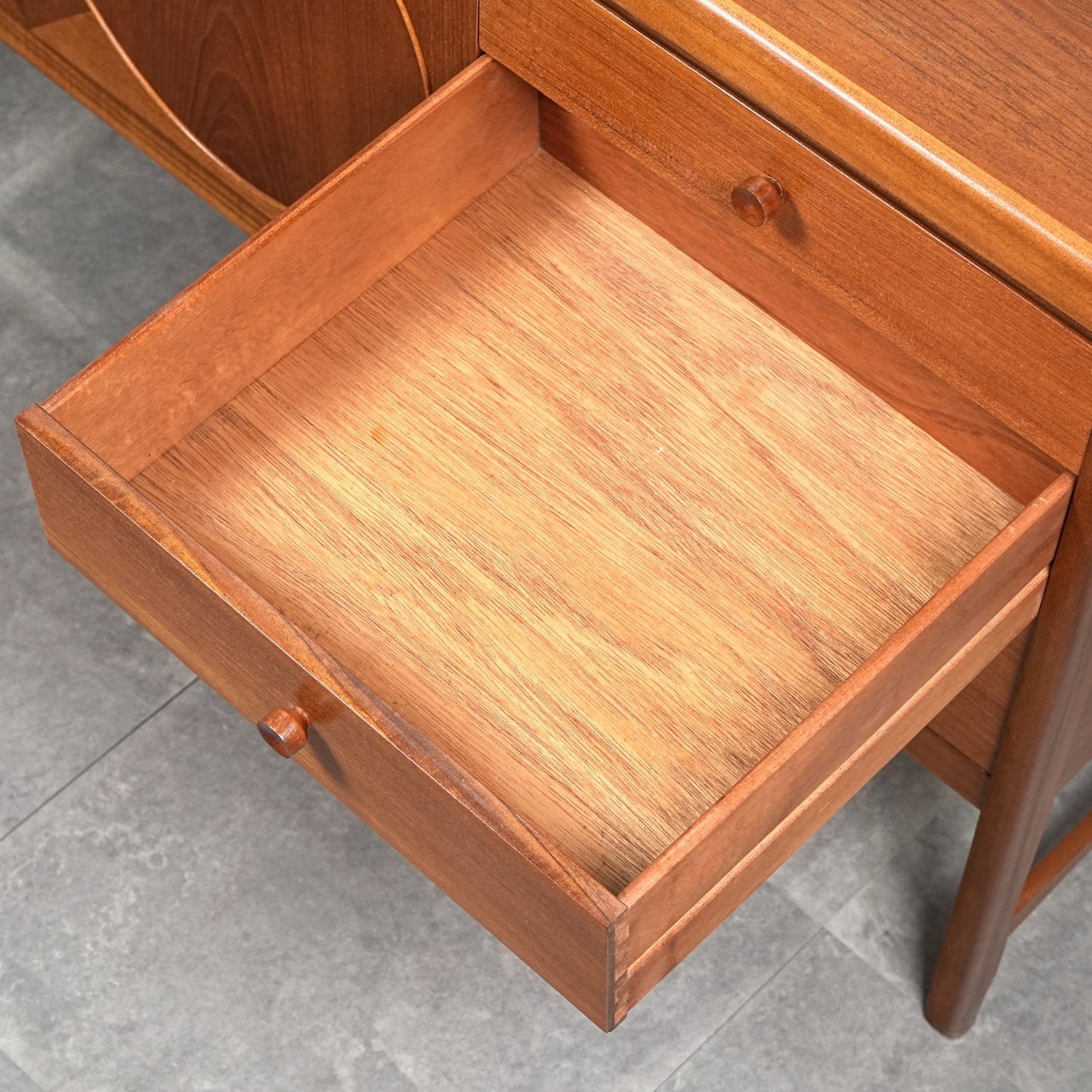 【NATHAN】ヴィンテージ サークルサイドボード