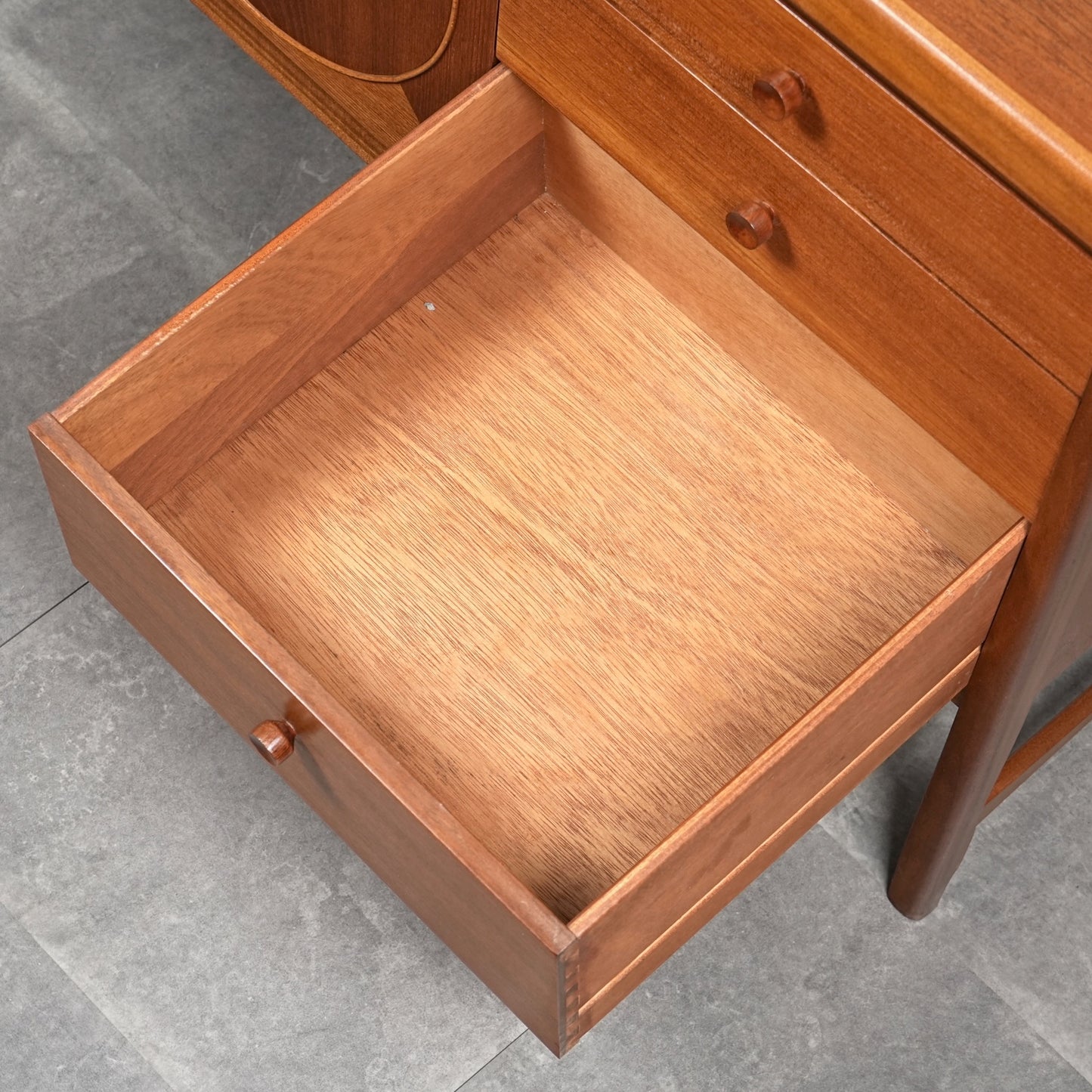 【NATHAN】ヴィンテージ サークルサイドボード