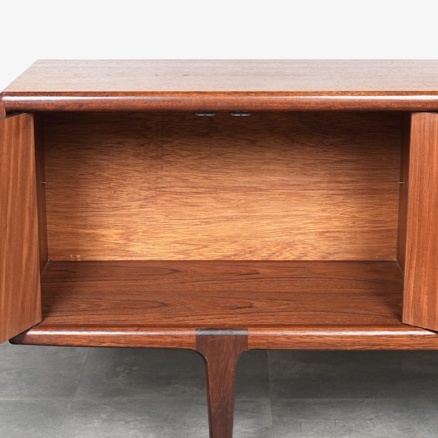 【Younger】ヴィンテージ サイドボード