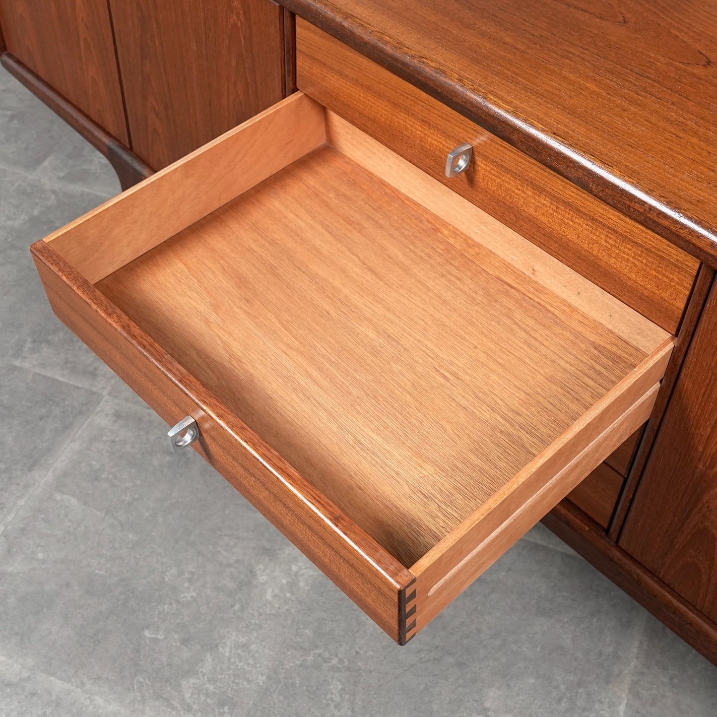 【Younger】ヴィンテージ サイドボード