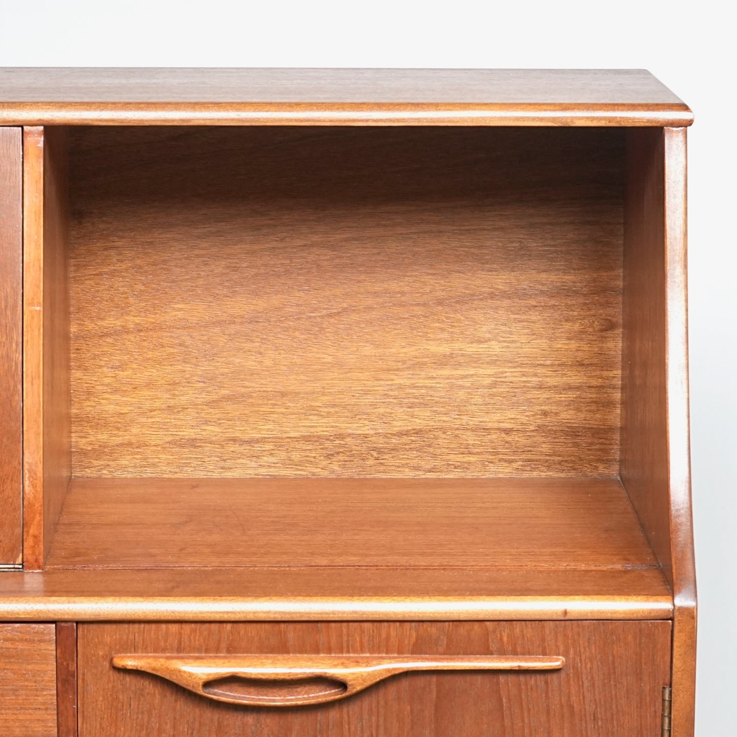 【Jentique】ヴィンテージ キャビネット(ハイサイドボード)