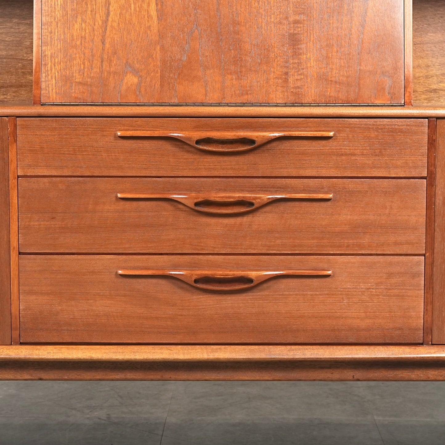 【Jentique】ヴィンテージ キャビネット(ハイサイドボード)