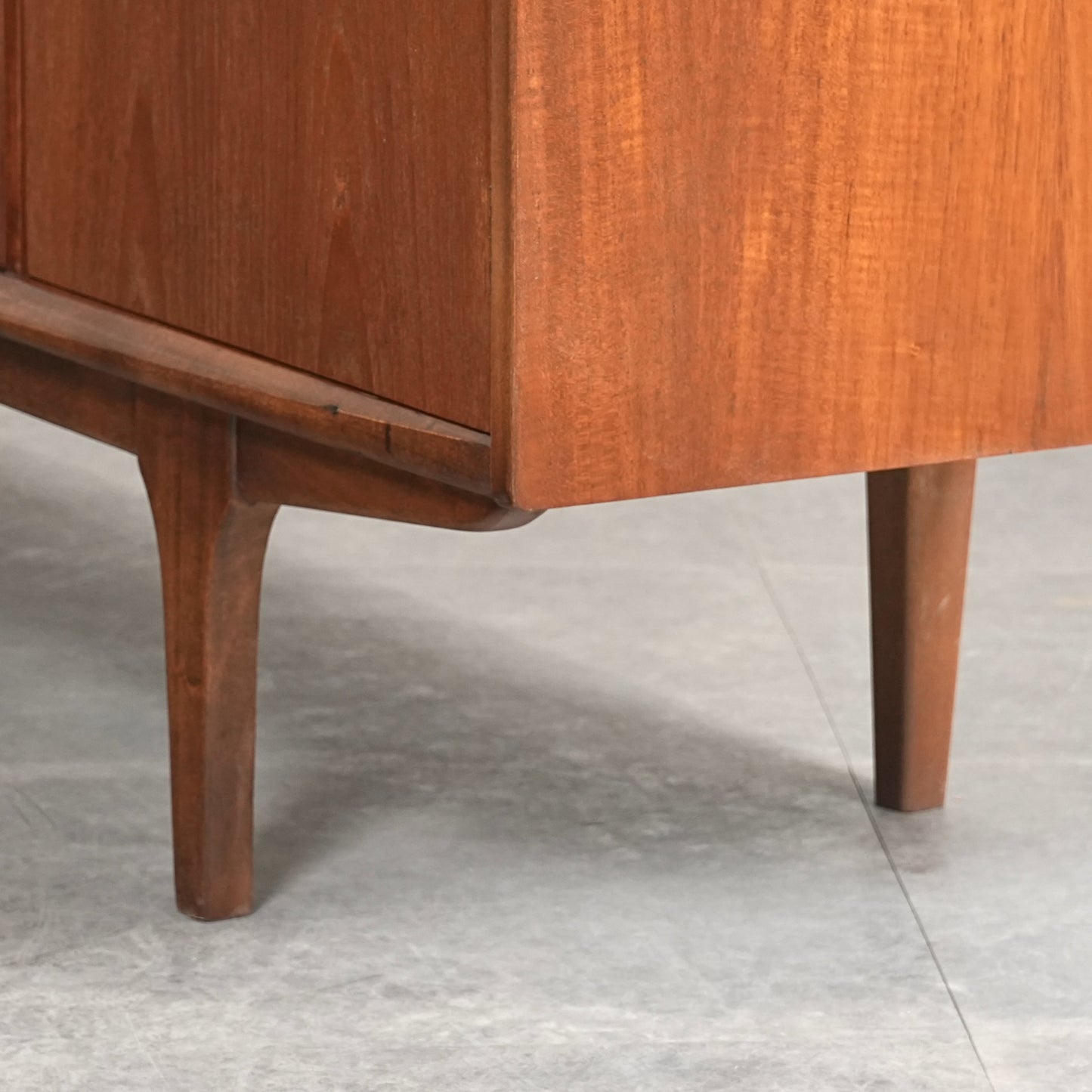 【Jentique】ヴィンテージ キャビネット(ハイサイドボード)